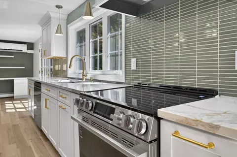 Kitchen - 231 Post Rd, North Hampton, NH 03862 photo 4 of 4