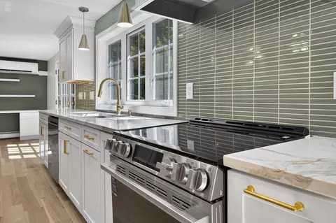 Kitchen - 231 Post Rd, North Hampton, NH 03862 photo 4 of 5
