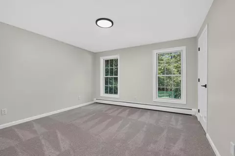 Bedroom - 231 Post Rd, North Hampton, NH 03862 photo 3 of 8