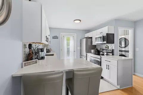 Kitchen - 61 Dicandra Dr, Bow, NH 03304 photo 1 of 6