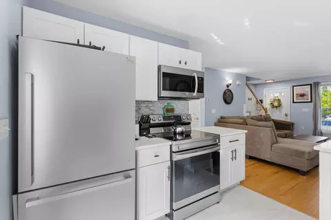Kitchen - 61 Dicandra Dr, Bow, NH 03304 photo 6 of 6