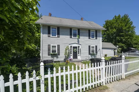 7 Island St, Wilton, NH 03086