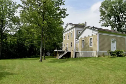 Exterior - 60 Lyman Dr, Williston, VT 05495 photo 3 of 4