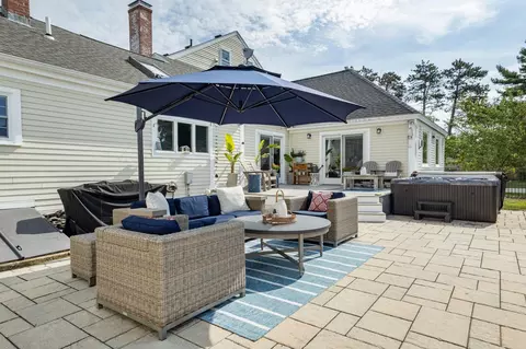 Exterior - 333 Winnacunnet Rd, Hampton, NH 03842 photo 5 of 9