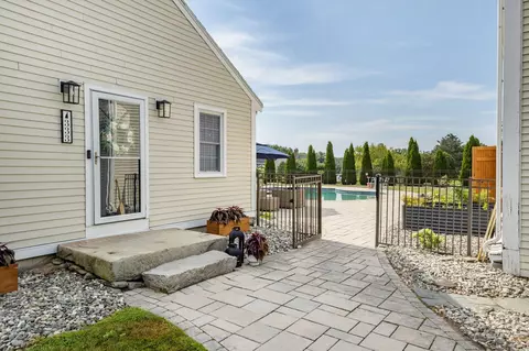 Exterior - 333 Winnacunnet Rd, Hampton, NH 03842 photo 4 of 9