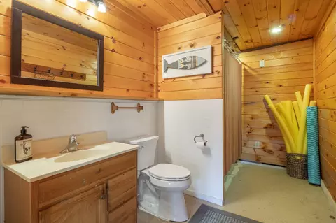 Bath - 333 Winnacunnet Rd, Hampton, NH 03842 photo 7 of 7