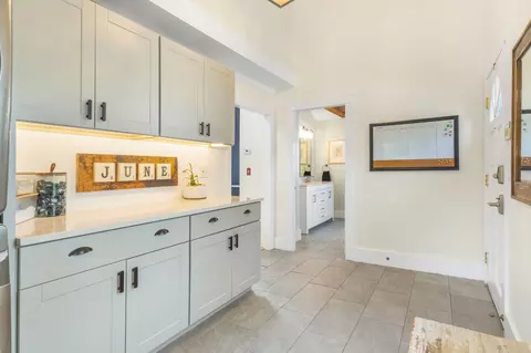 Entry Way - 333 Winnacunnet Rd, Hampton, NH 03842 photo 1 of 6