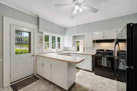 Kitchen - 22 Eastern Ave, Barre, VT 05641 photo 4 of 6