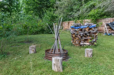 Exterior - 60 Mountain Rd, Concord, NH 03301 photo 5 of 8