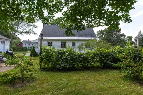 Exterior - 60 Mountain Rd, Concord, NH 03301 photo 6 of 8