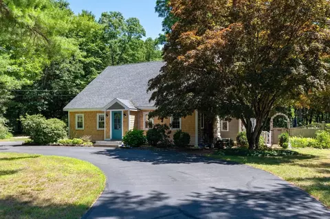 26 Mast Rd, Lee, NH 03861