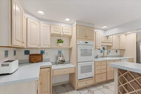 Kitchen - 5 Line Brook Rd, Atkinson, NH 03811 photo 4 of 8