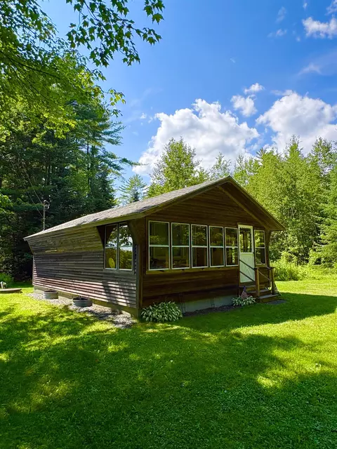 843 Perini Rd, Newbury, VT 05051
