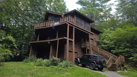 31 Clarina Nichols Ln, Hartford, VT 05047