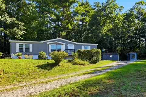 62 Summer St, Northfield, NH 03276