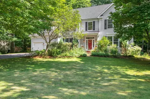 61 Sydney Dr, Essex Junction, VT 05452