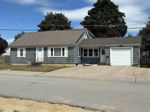 15 Yale St, Rochester, NH 03867