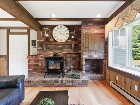 Living - 78 Foothills Dr, Jericho, VT 05465 photo 1 of 4