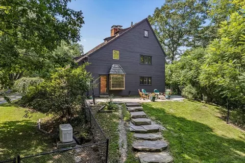 14 Walnut Hill Rd, Amherst, NH 03031