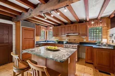 14 Walnut Hill Rd, Amherst, NH 03031