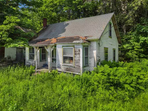 53 High St, Danbury, NH 03230