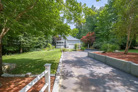 6 Haines Ter, Merrimack, NH 03054
