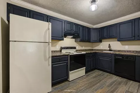 5 Bartemus Trl #105, Nashua, NH 03063
