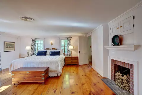 Bedroom - 100 Mill Rd, North Hampton, NH 03862 photo 3 of 10
