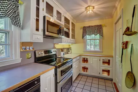 Kitchen - 100 Mill Rd, North Hampton, NH 03862 photo 5 of 8