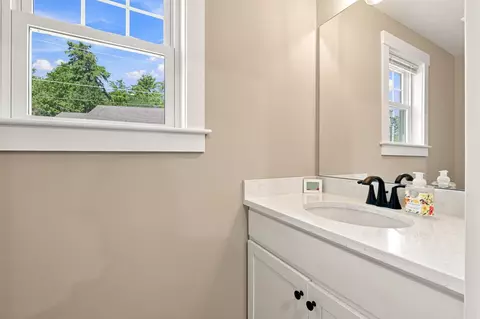 Bath - 32 Charter St #1, Exeter, NH 03833 photo 1 of 3