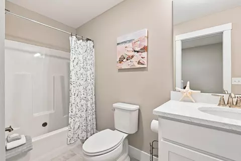 Bath - 32 Charter St #1, Exeter, NH 03833 photo 2 of 3