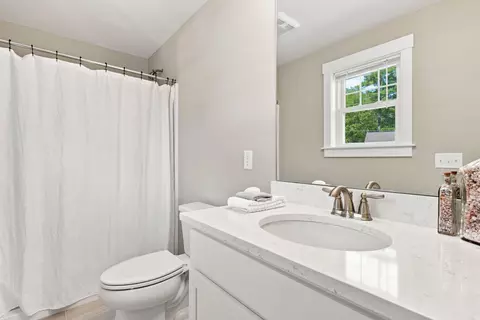 Bath - 32 Charter St #1, Exeter, NH 03833 photo 3 of 3