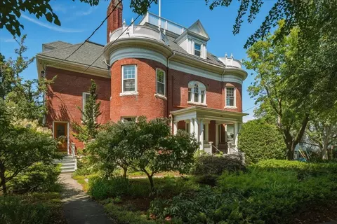 283 S Union St, Burlington, VT 05401