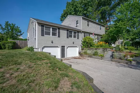 15 Parkhurst Dr, Nashua, NH 03062