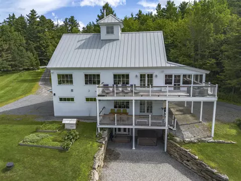 420 Ray Hill Rd, Wilmington, VT 05363