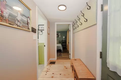 Entry Way - 6 Mill St, Concord, NH 03301 photo 1 of 4