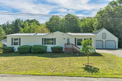 7 Cammett Dr, Raymond, NH 03077