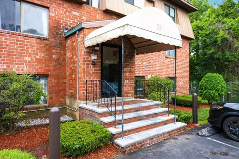 75 Log St #1A, Manchester, NH 03102