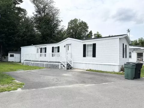 16 Bradford Dr, Litchfield, NH 03052