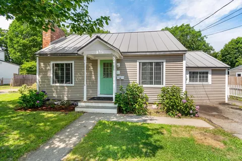 122-124 Woodbury Rd, Burlington, VT 05408