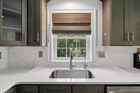 Kitchen - 110 Middle Rd, Deerfield, NH 03037 photo 3 of 4