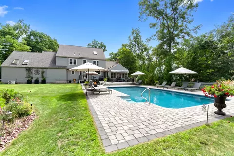 Exterior - 19 Buttonwood Dr, Derry, NH 03038 photo 5 of 7