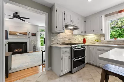 Kitchen - 19 Buttonwood Dr, Derry, NH 03038 photo 1 of 3