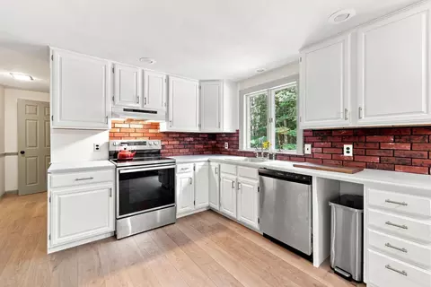 Kitchen - 157 Camp Lee Rd, Epping, NH 03042 photo 5 of 7