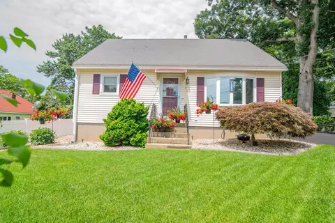 94 Blackstone St, Manchester, NH 03103