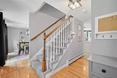 Entry Way - 15 Hills Rd, Hooksett, NH 03106 photo 2 of 4