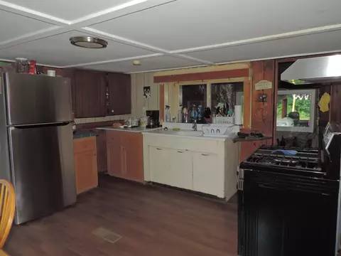 Kitchen - 573 Route 103 E Hwy, Warner, NH 03278 photo 2 of 2