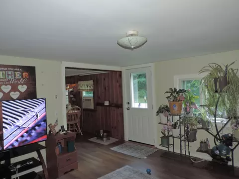 Entry Way - 573 Route 103 E Hwy, Warner, NH 03278 photo 2 of 3