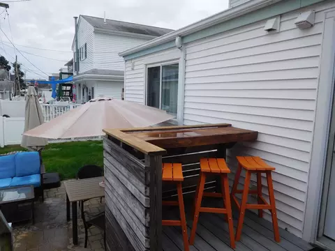 Exterior - 19 Cutler Ave, Hampton, NH 03842 photo 7 of 12