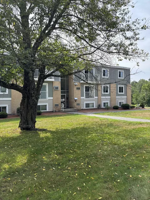 16 Mercury Dr # B, Londonderry, NH 03053